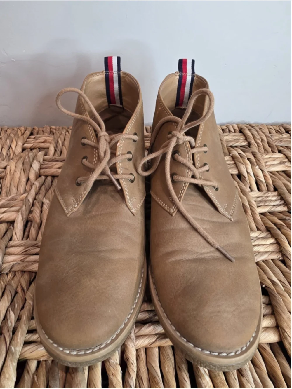 Tommy Hilfiger Benay Chukka Boots Tan Faux Leather Lace Up Size 9M - Read